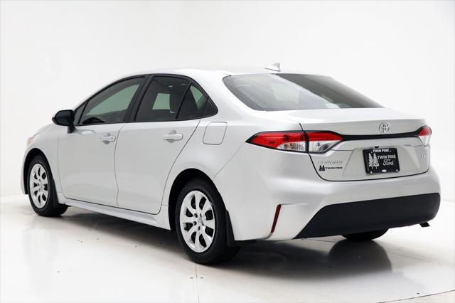 Photo of 2025 Classic Silver Metallic Toyota Corolla