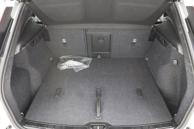 Photo of 2025 Silver Dawn Metallic Volvo XC40