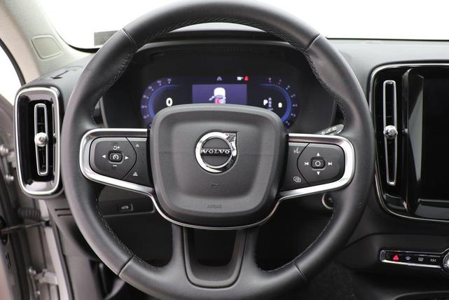 Photo of 2025 Silver Dawn Metallic Volvo XC40