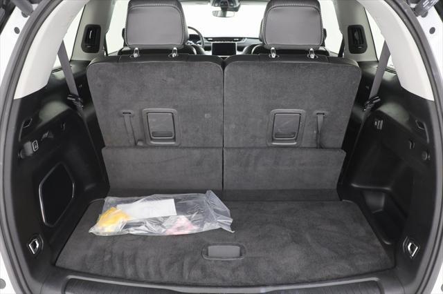 Photo of 2022 Bright White Clearcoat Jeep Grand Cherokee L