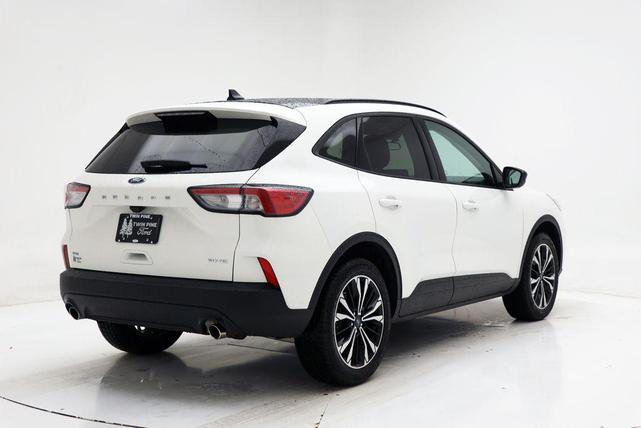 Photo of 2022 Star White Metallic Tri-Coat Ford Escape