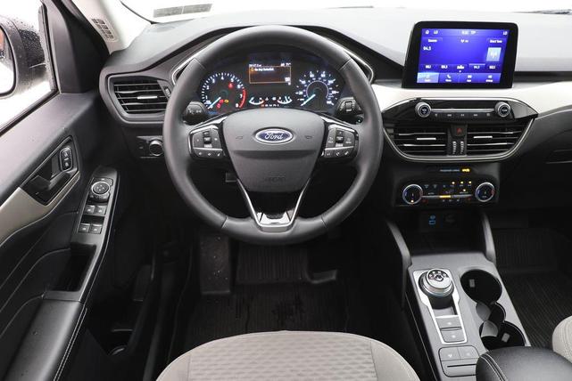 Photo of 2022 Star White Metallic Tri-Coat Ford Escape