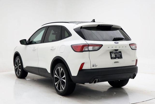 Photo of 2022 Star White Metallic Tri-Coat Ford Escape