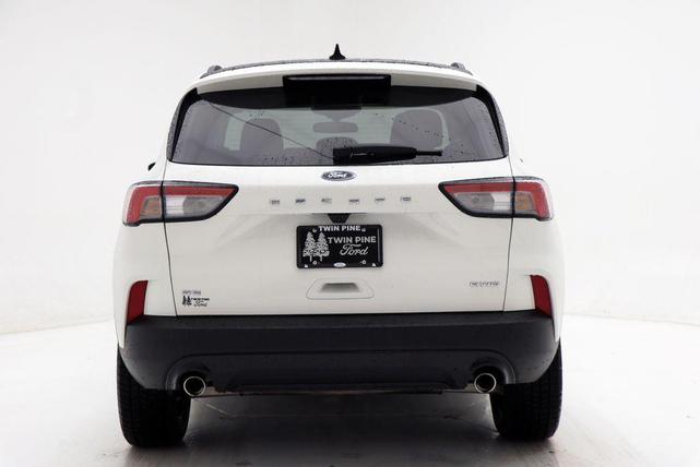 Photo of 2022 Star White Metallic Tri-Coat Ford Escape