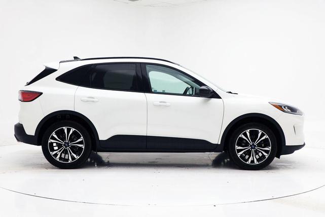 Photo of 2022 Star White Metallic Tri-Coat Ford Escape