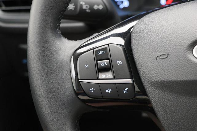 Photo of 2022 Star White Metallic Tri-Coat Ford Escape