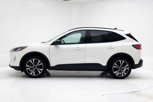 Photo of 2022 Star White Metallic Tri-Coat Ford Escape