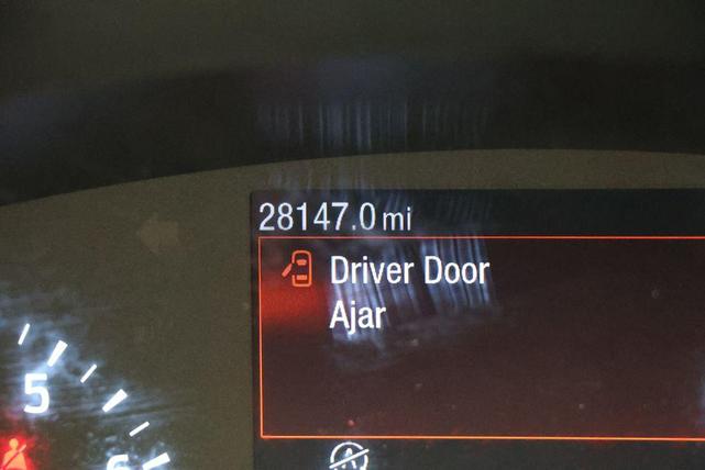 Photo of 2022 Star White Metallic Tri-Coat Ford Escape