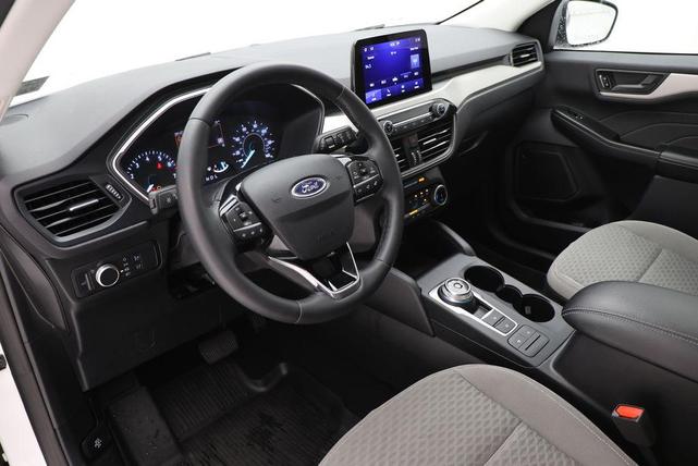 Photo of 2022 Star White Metallic Tri-Coat Ford Escape