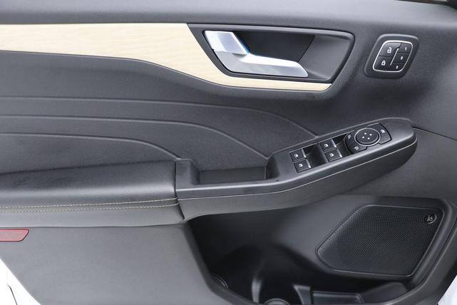 Photo of 2022 Star White Metallic Tri-Coat Ford Escape