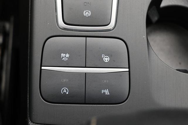 Photo of 2022 Star White Metallic Tri-Coat Ford Escape