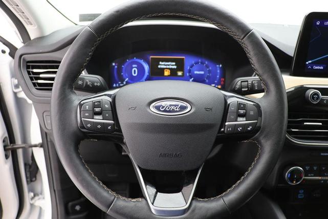 Photo of 2022 Star White Metallic Tri-Coat Ford Escape