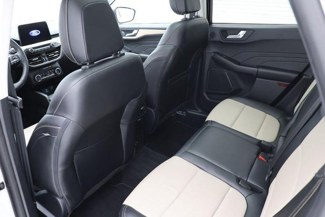 Photo of 2022 Star White Metallic Tri-Coat Ford Escape