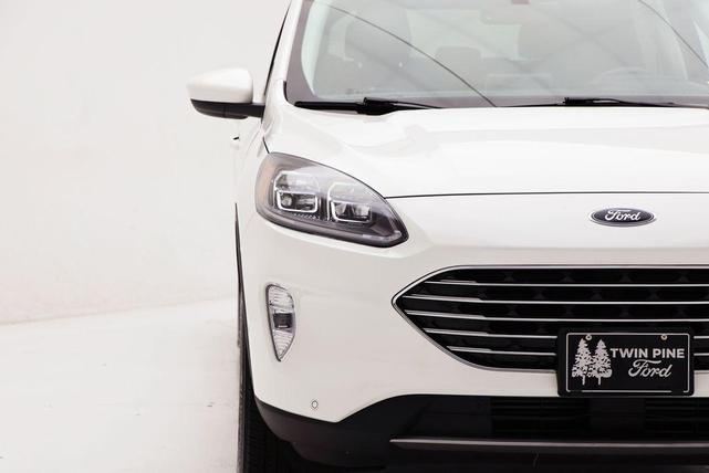 Photo of 2022 Star White Metallic Tri-Coat Ford Escape