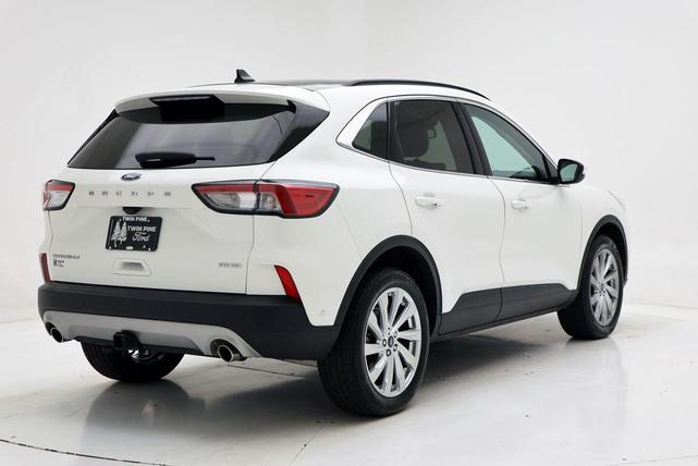 Photo of 2022 Star White Metallic Tri-Coat Ford Escape