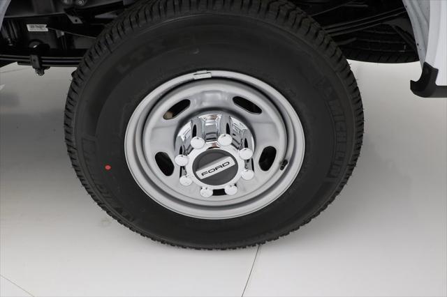 Photo of 2025 Oxford White Ford F-350