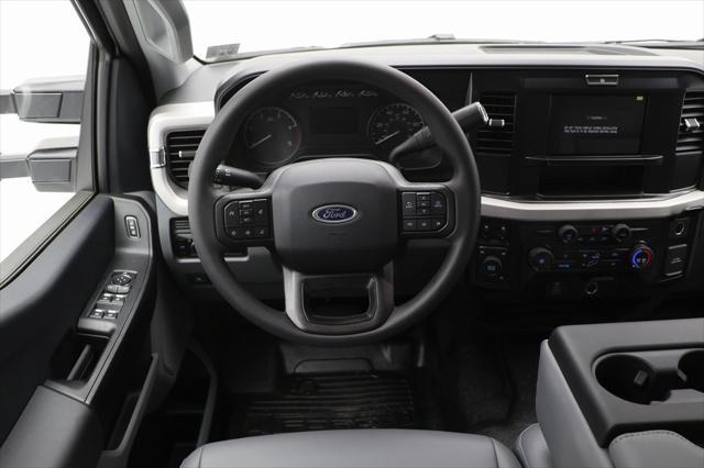 Photo of 2025 Oxford White Ford F-350