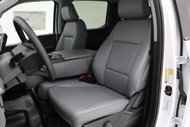 Photo of 2025 Oxford White Ford F-350