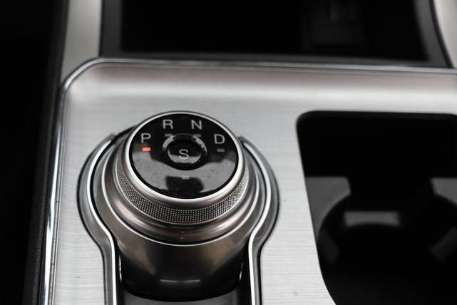 Photo of 2022 Oxford White Ford Edge