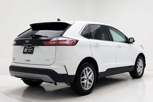 Photo of 2022 Oxford White Ford Edge