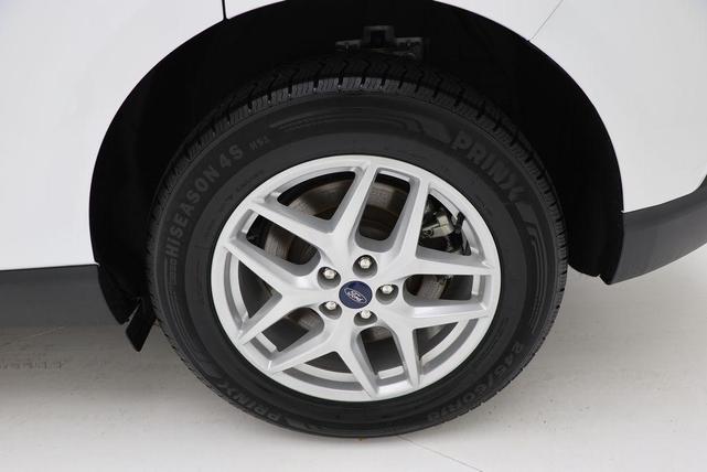 Photo of 2022 Oxford White Ford Edge