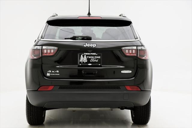 Photo of 2022 Diamond Black Crystal Pearlcoat Jeep Compass