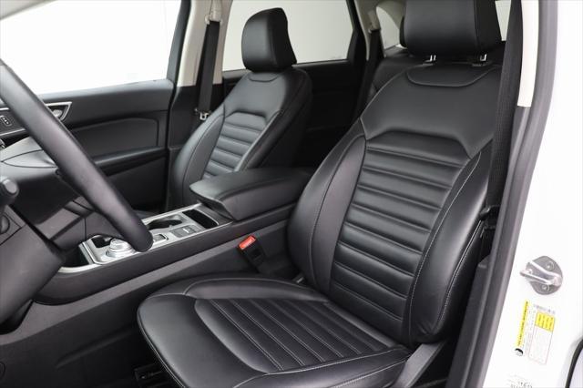Photo of 2024 Oxford White Ford Edge