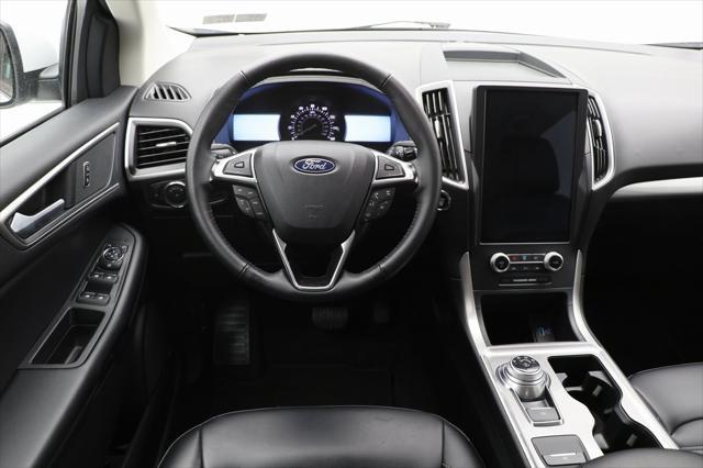 Photo of 2024 Oxford White Ford Edge