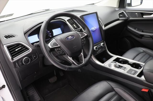 Photo of 2024 Oxford White Ford Edge