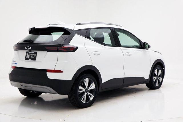 Photo of 2022 Summit White Chevrolet Bolt EUV
