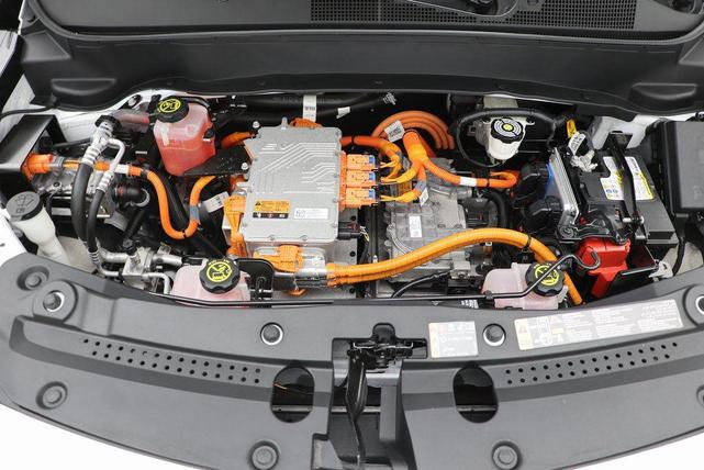 Photo of 2022 Summit White Chevrolet Bolt EUV