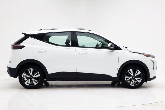 Photo of 2022 Summit White Chevrolet Bolt EUV