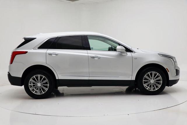 Photo of 2017 Radiant Silver Metallic Cadillac XT5