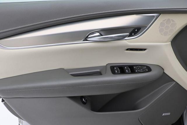 Photo of 2017 Radiant Silver Metallic Cadillac XT5