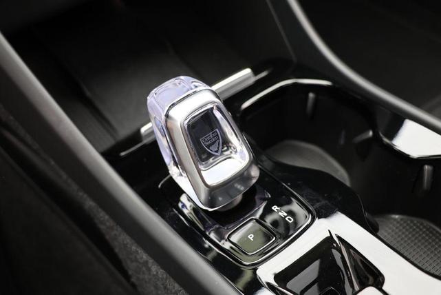 Photo of 2025 Silver Dawn Metallic Volvo XC40