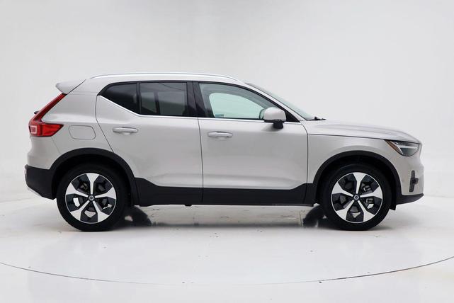 Photo of 2025 Silver Dawn Metallic Volvo XC40