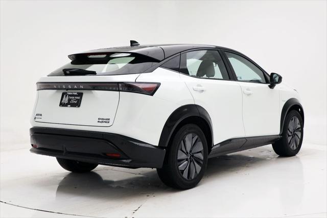 Photo of 2023 Everest White Pearl Tricoat/Black Diamond Pearl Nissan ARIYA