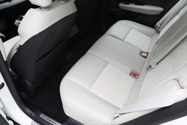 Photo of 2023 Everest White Pearl Tricoat/Black Diamond Pearl Nissan ARIYA