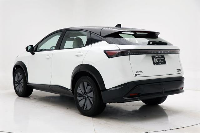 Photo of 2023 Everest White Pearl Tricoat/Black Diamond Pearl Nissan ARIYA
