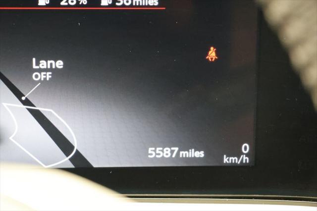 Photo of 2023 Everest White Pearl Tricoat/Black Diamond Pearl Nissan ARIYA