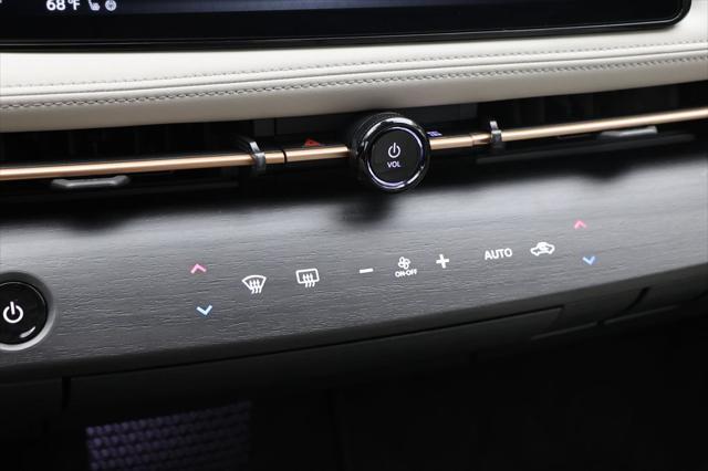 Photo of 2023 Everest White Pearl Tricoat/Black Diamond Pearl Nissan ARIYA