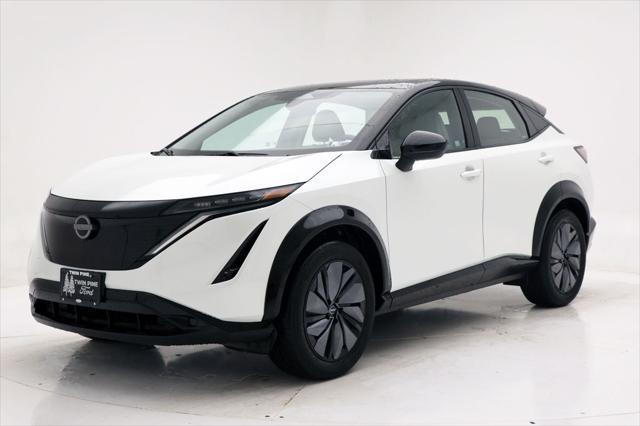 Photo of 2023 Everest White Pearl Tricoat/Black Diamond Pearl Nissan ARIYA