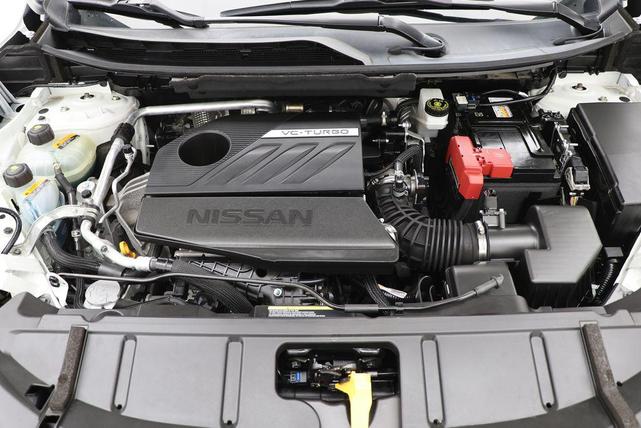 Photo of 2023 Pearl White Tricoat/Super Black Nissan Rogue