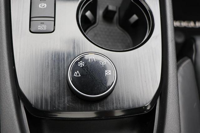 Photo of 2023 Pearl White Tricoat/Super Black Nissan Rogue