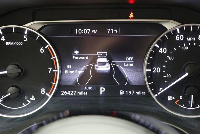 Photo of 2023 Pearl White Tricoat/Super Black Nissan Rogue