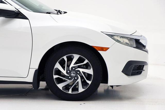 Photo of 2016 Taffeta White Honda Civic