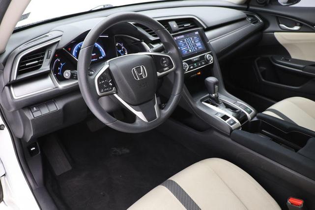 Photo of 2016 Taffeta White Honda Civic