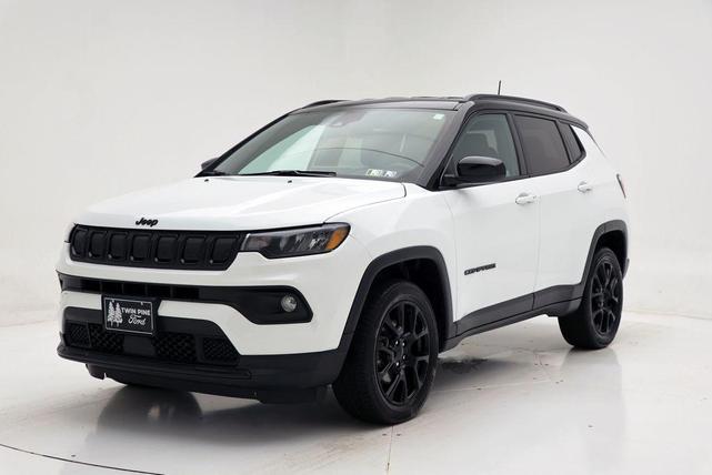 Photo of 2022 Bright White Clearcoat Jeep Compass