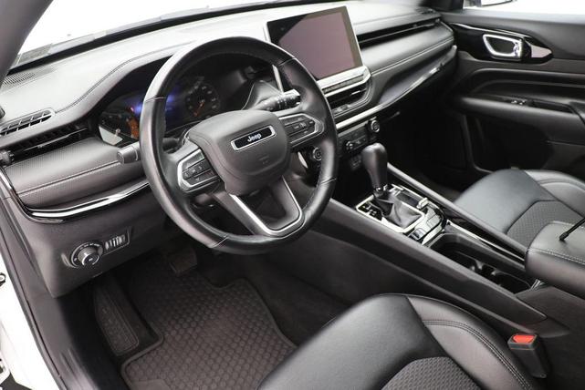 Photo of 2022 Bright White Clearcoat Jeep Compass