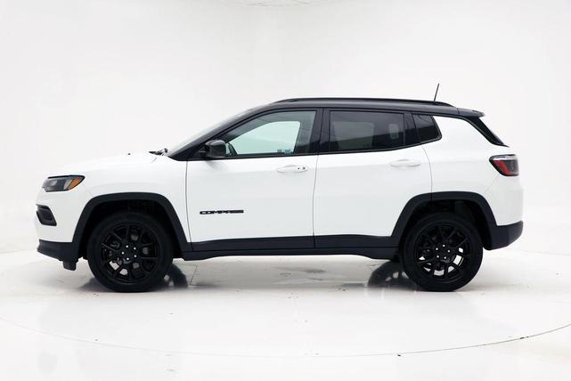 Photo of 2022 Bright White Clearcoat Jeep Compass